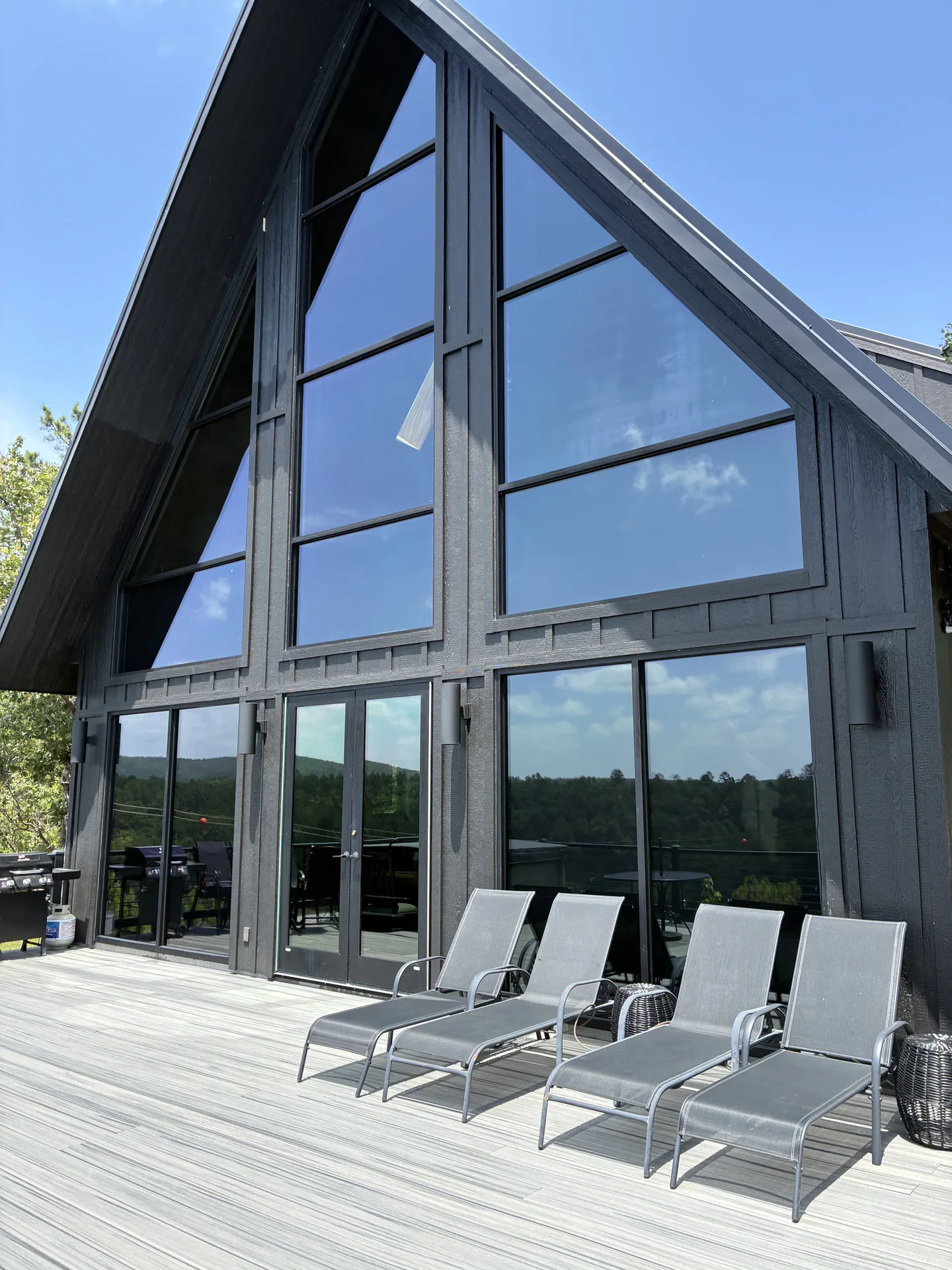Clean lakeside glass on a Drasco Arkansas vacation rental after professional window cleaning