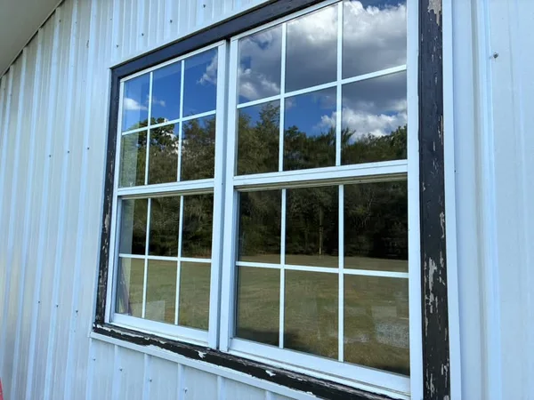 Finished side windows after cleaning in Mountain View, AR